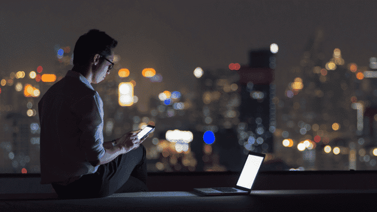 TÁC HẠI CỦA THỨC KHUYA VÀ ẢNH HƯỞNG ĐẾN NHAN SẮC? 3 THỨC KHUYA NHIỀU ẢNH HƯỞNG ĐẾN NHAN SẮC CỦA BẠN