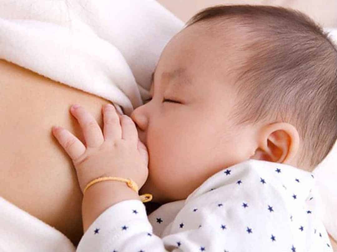 Việc mẹ cần làm trong 24 giờ đầu sau sinh