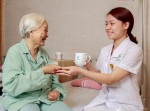 Alzheimer - Nguyên Nhân và Triệu Chứng 3 Chăm sóc người bị Alzheimer