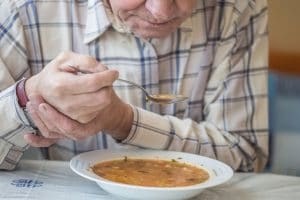 Parkinson - Nguyên Nhân và Triệu Chứng 1 Tay run rẩy do Parkinson