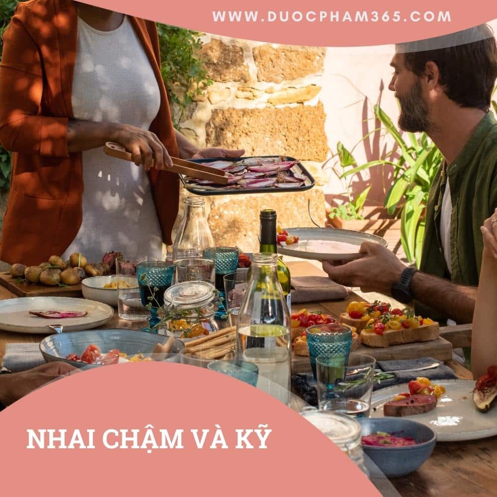 Bật mí: Cách ăn giảm cân sau tết 2 Ăn chậm nhai kỹ giúp cơ thể hấp thu được chất nhiều hơn