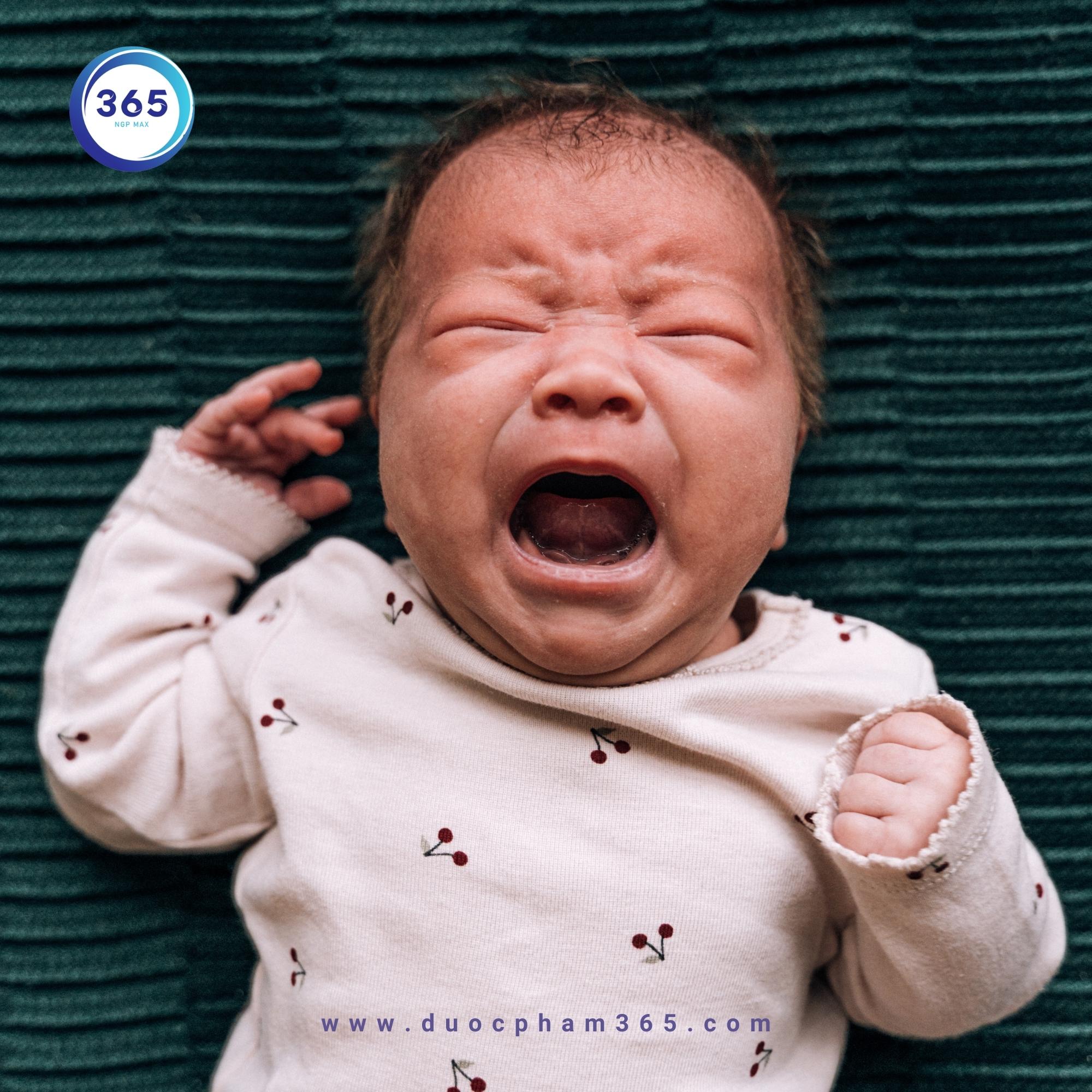 Bệnh còi xương: Nguyên nhân, triệu chứng ở đâu? 3 coi xuong hay quay khoc